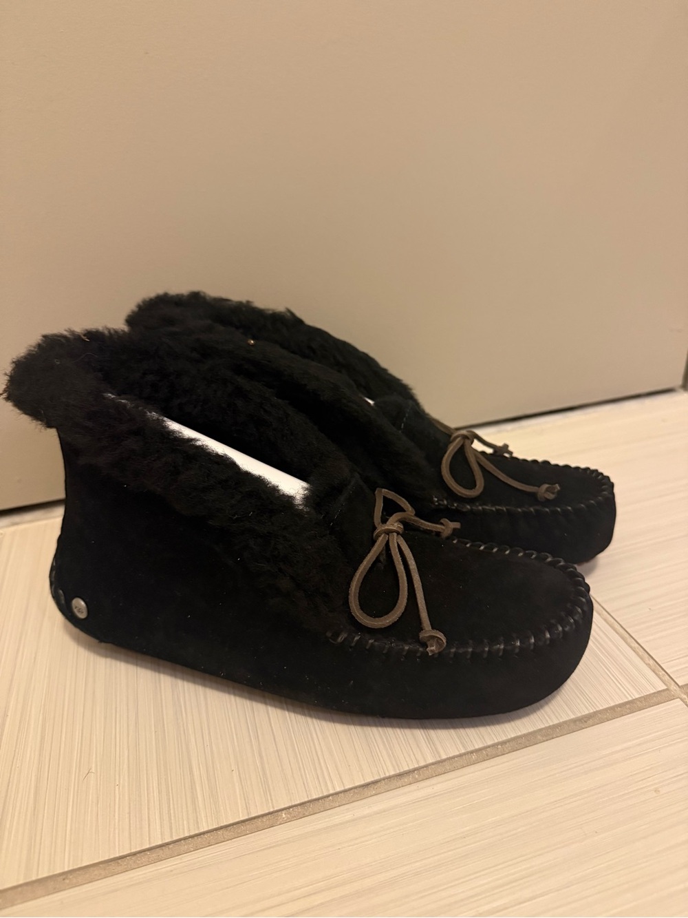 NEW Ugg Alena Slipper